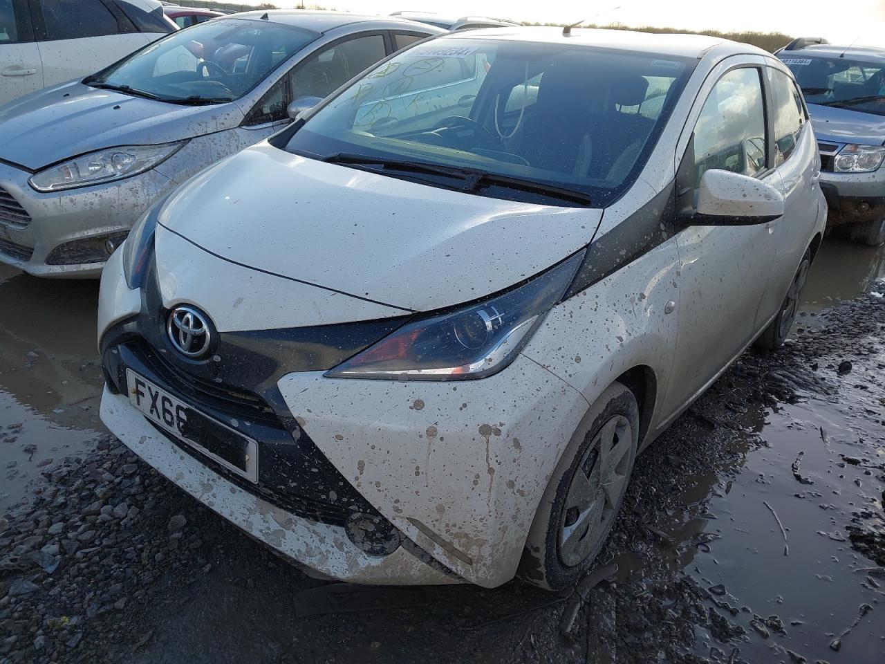 TOYOTA AYGO X-PLA 2016. Lot# 40149234. VIN JTDKGNECX0N189215. Photo 1